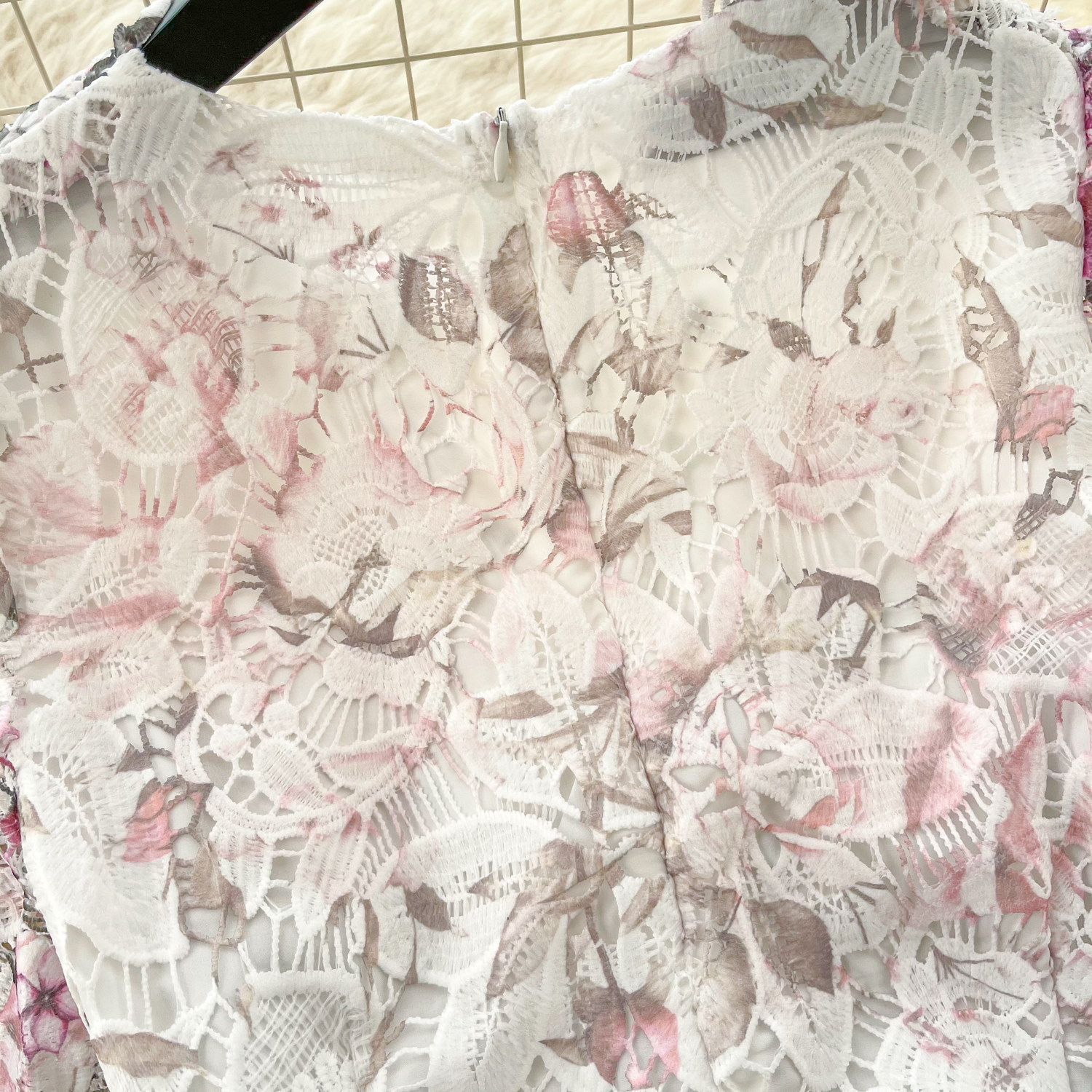 Elegant Retro Women's Dress V-Neck Lace Floral Print Cinched Waist Flared Hem Breathable Lightweight_ecoleips.com