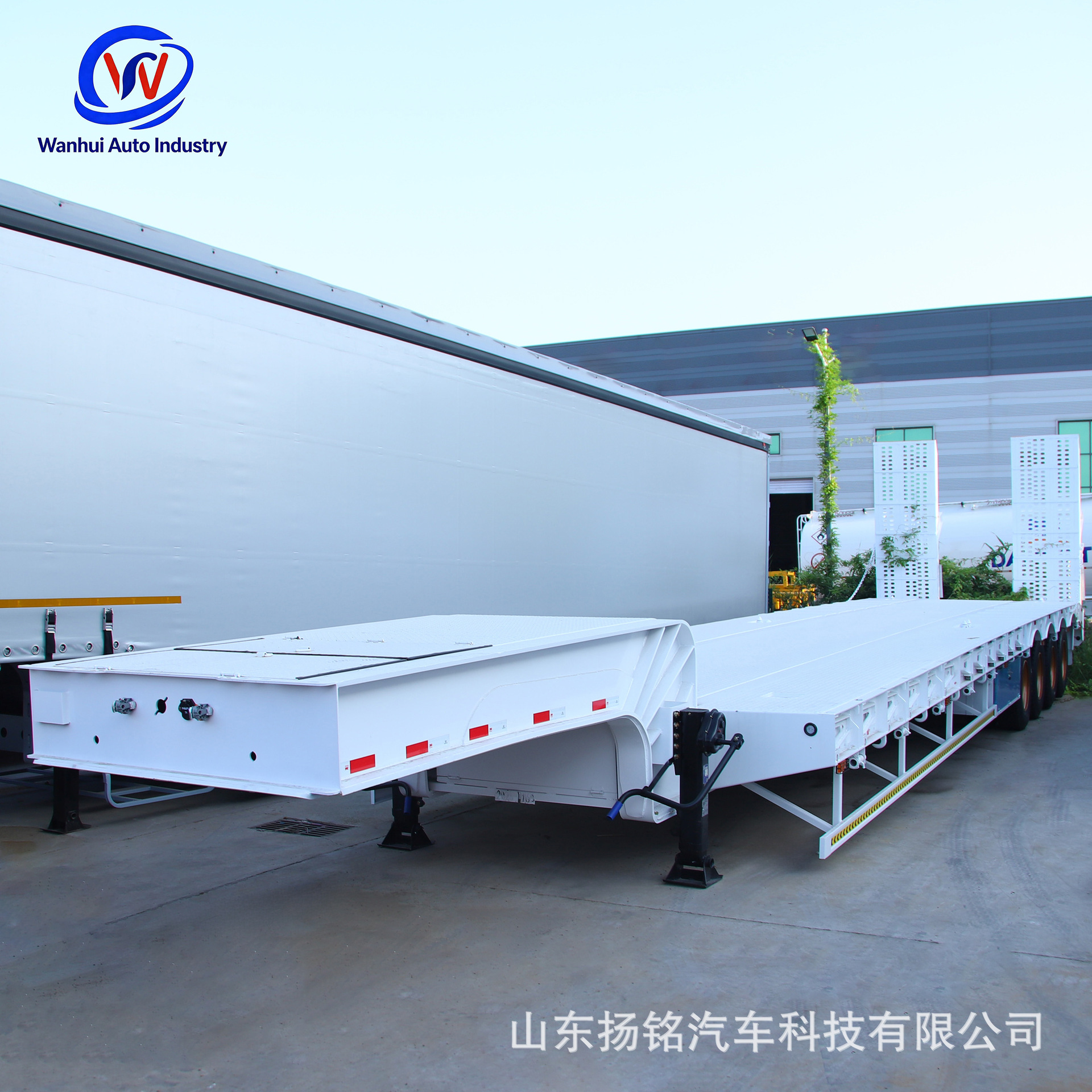 Lightweight Three-Axis Flatbed Semi-Trailer, Port Logistics Container Flatbed Trailer, Heavy-Duty Cargo Flatbed Trailer