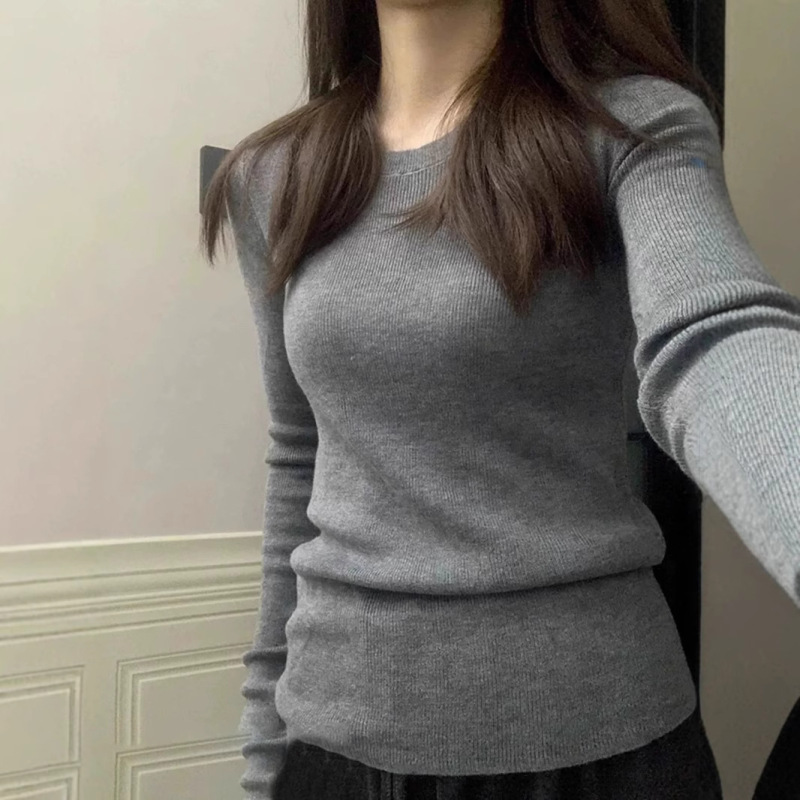 国境を越えて韓国版の秋冬の中で保温して身を修めてやせている気質の長袖のtシャツのニットの女性の上着を現します。|undefined