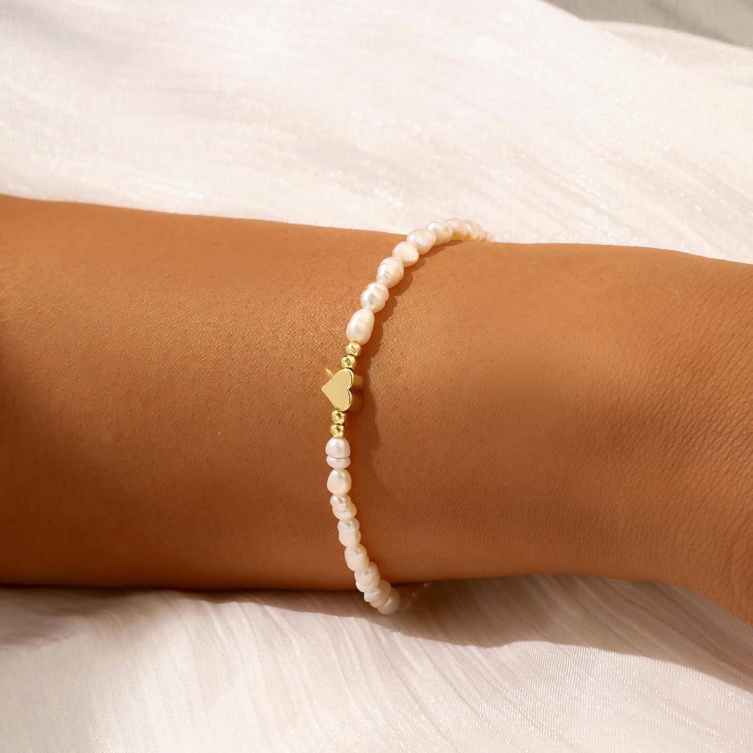 Pulseira de pérolas banhada a ouro 14k com pingente de coração_voghion.com