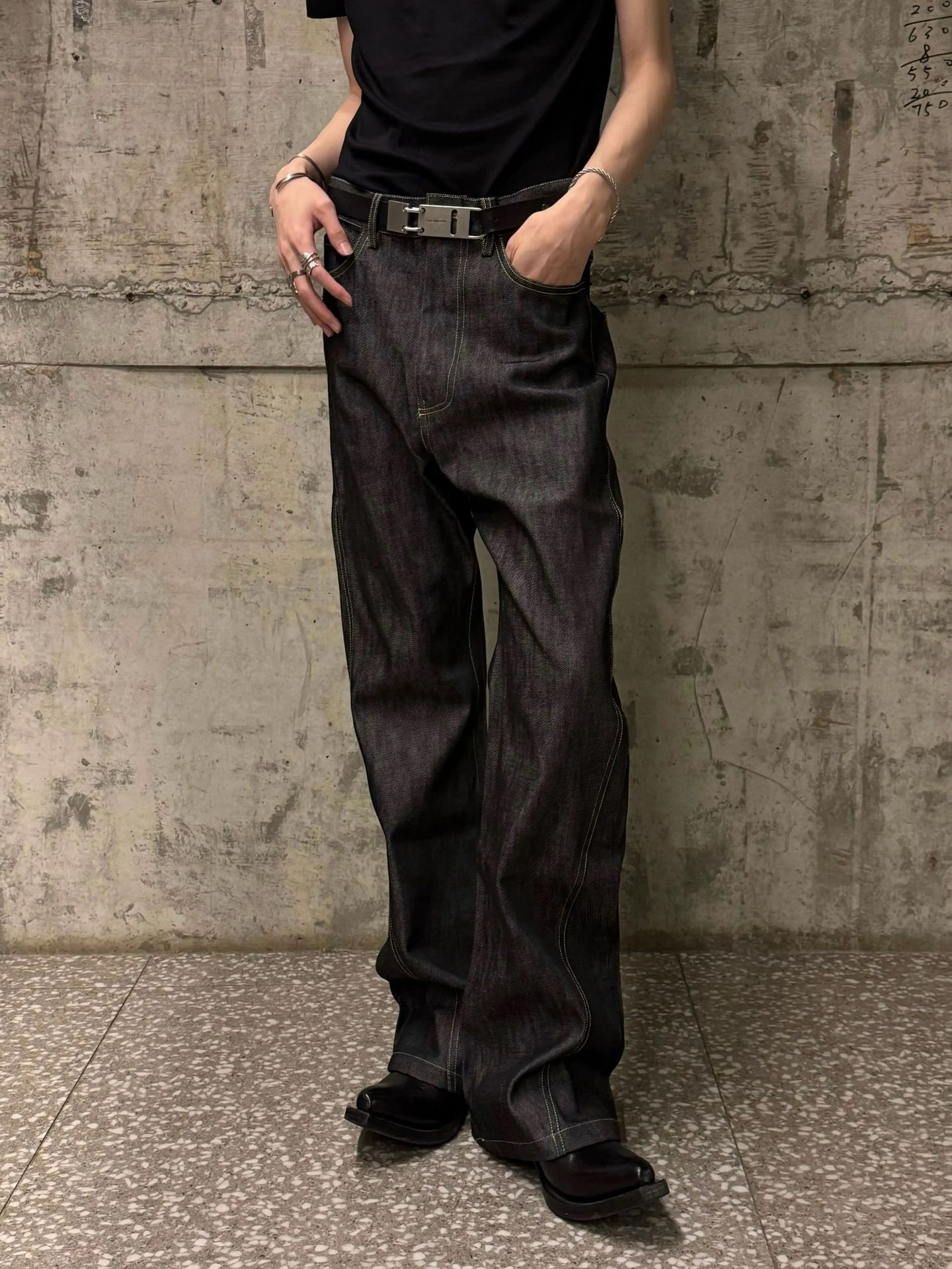 Raw Denim 13-Ounce Versatile Flared Jeans, Commute Essential, Embroidered Leather Patch, Cleanfit Pants for Men and Women