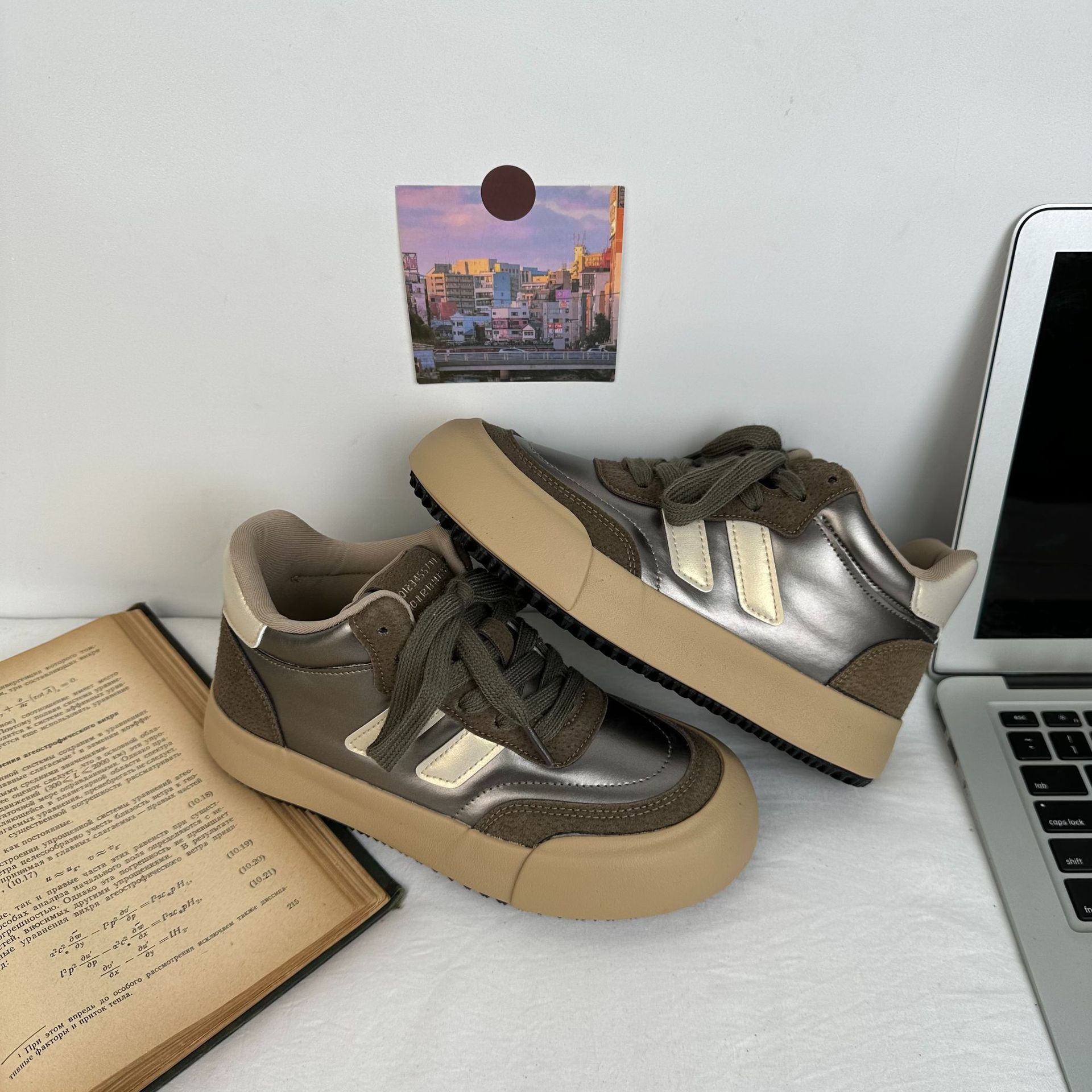 2024 invierno nuevos zapatos casuales deportivos cálidos retro más zapatos de todo fósforo de terciopelo zapatos de plataforma de nicho 6584