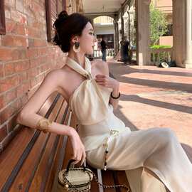 气质挂脖吊带套装裙女2026新款时尚高级感修身百搭收腰法式两件套