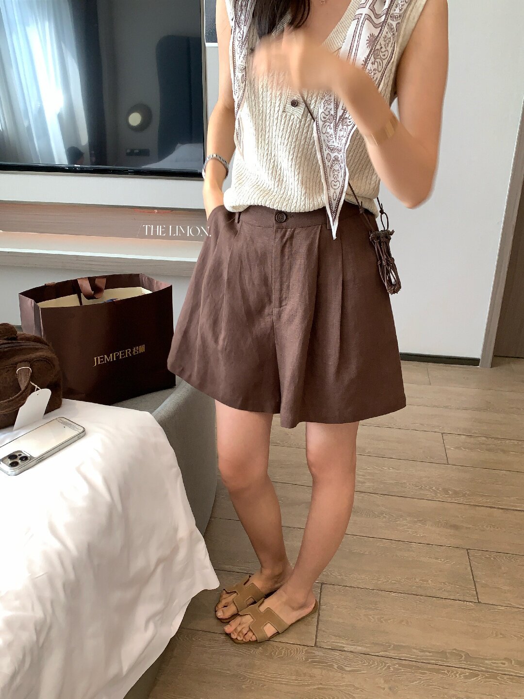 Quần short nữ cạp cao chất liệu tencel linen phối sợi, dáng suông rộng, tôn dáng, phong cách old money — màu sắc, Màu cà phê, màu trắng, Xanh da trờicolor chi tiết 37