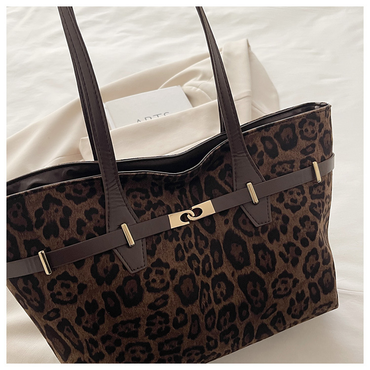 Trend Retro Büyük Kapasiteli Tote Çanta Kadın Trend Leopar Desenli Şık Kişisel Rahat Çok Amaçlı Niş Tek Omuz Çantası
