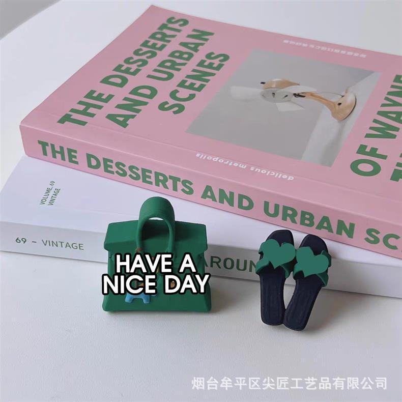Popular car air freshener, realistic replica of trendy bags and shoes, car air vent decoration, diffuser stone, simple and high-end