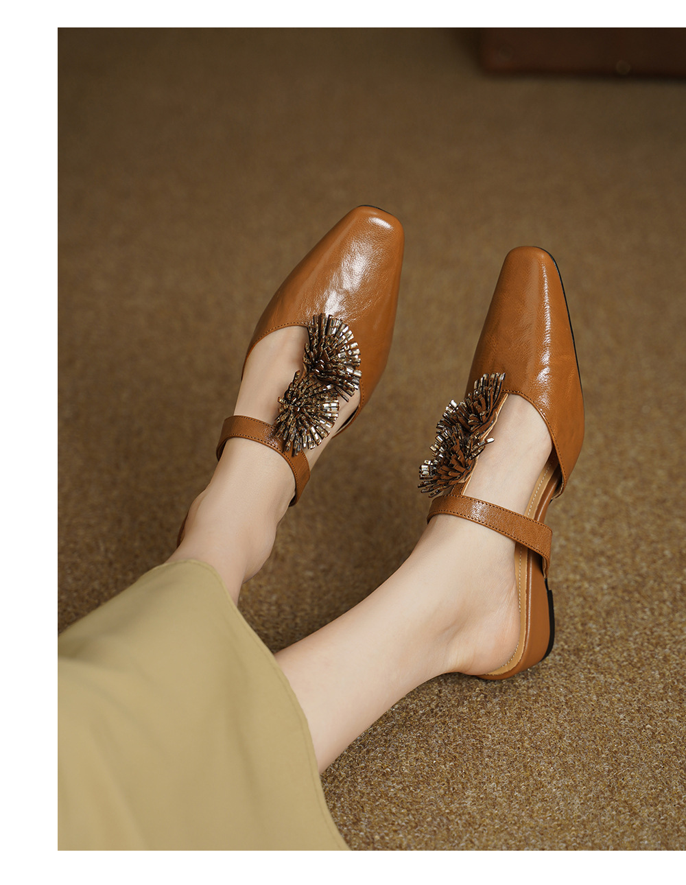 Dép sandal nữ xỏ ngón đế bệt mũi nhọn đính đá pháo hoa họa tiết hoa — Màu caramel cừu lật chi tiết 7