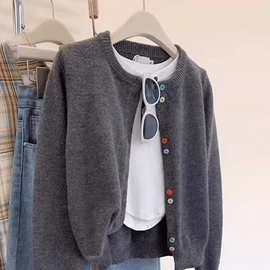 欧洲站高端2024年新款女装高级感穿搭上衣灰色百搭针织开衫毛衣女