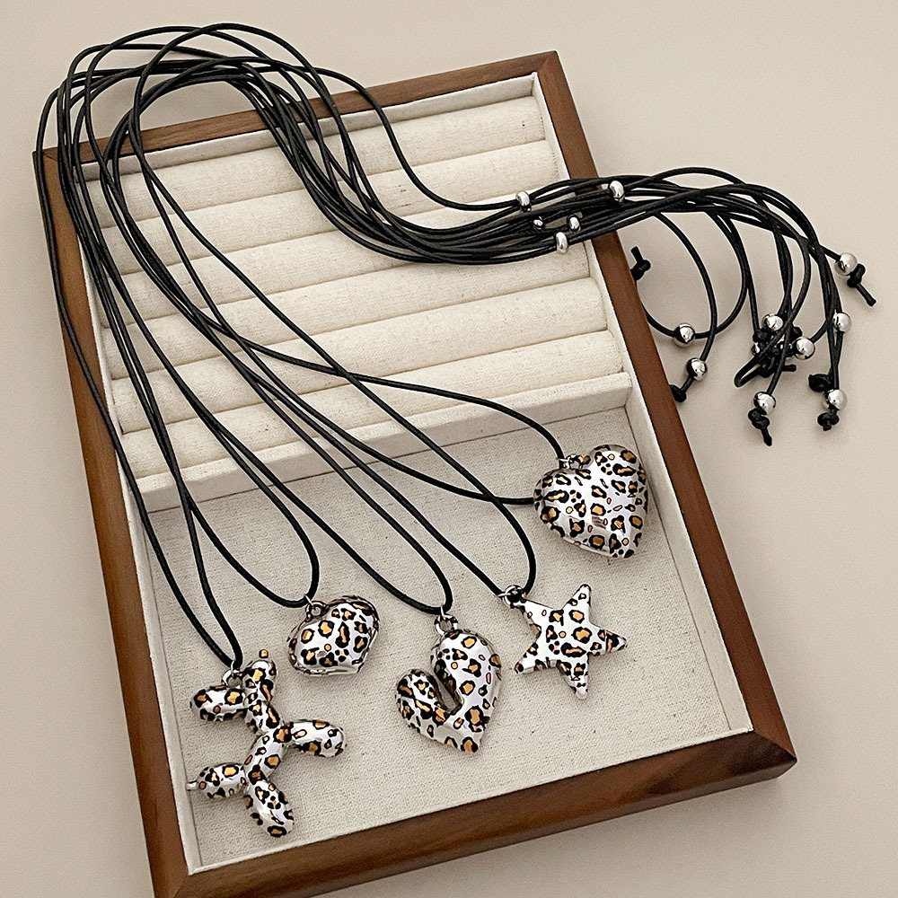 19g Weight Resin Pendant Material Pendant Necklace Classification Wax line Chain Material Woven Chain Chain Type 1 Piece Quantity Daily Occasion Resin, Wax line Material Star, Heart Shape, Leopard Pattern Women's Gender Retro Style Retro Star Heart Shape Leopard Resin Wax Line Woven Chain Pendant Necklaces Wholesale 11