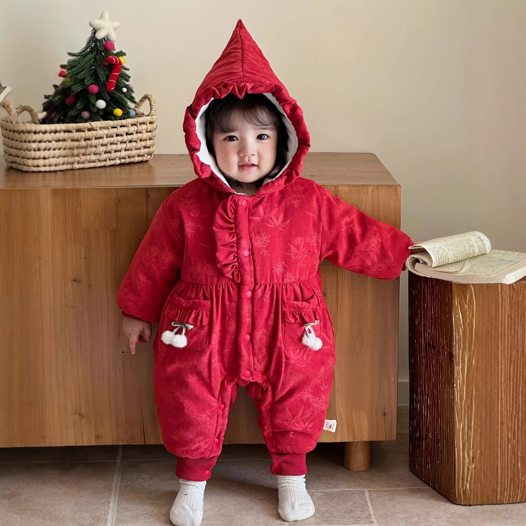 2024 nuevo producto de invierno mono de bebé lindo bolsillo de cereza grueso cálido y cómodo vestido de salida con capucha mamelero