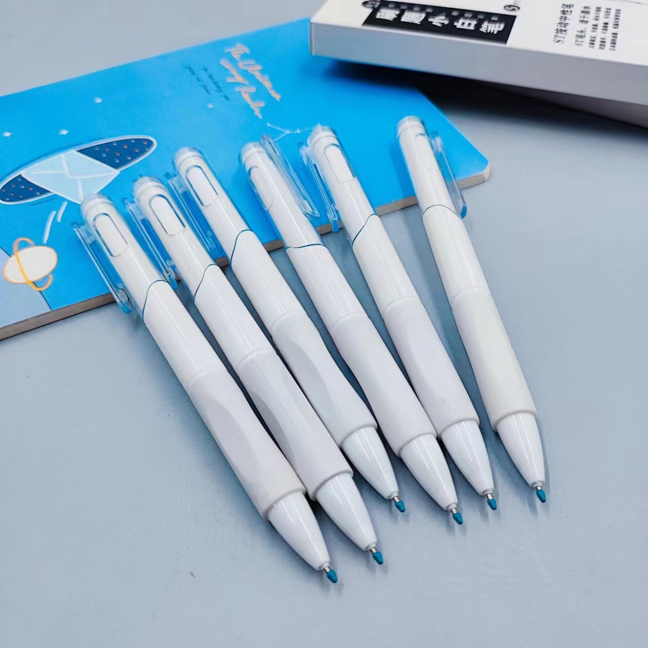 작은 흰색 펜 (벌크)