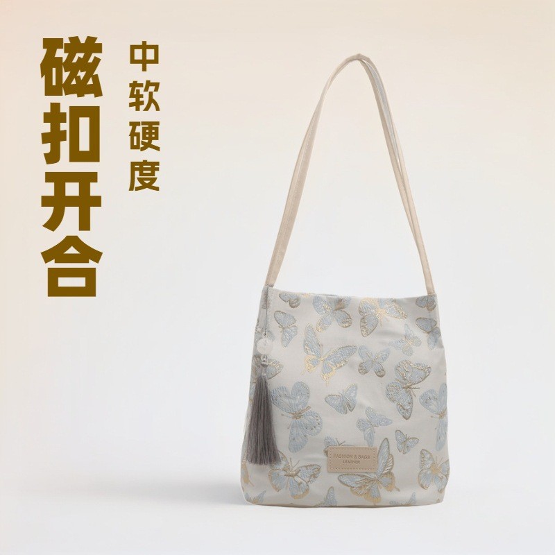 新中式国风刺绣女包2025春季新款质感通勤女士单肩包大容量水桶包