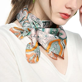 围巾;成人帽;丝巾