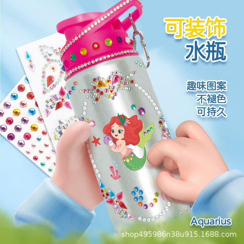Botella de agua decorativa hecha a mano con diamantes de imitación para niños, éxito de ventas transfronterizo, divertida botella de agua con decoración de grafiti DIY, juguete interactivo para padres e hijos.