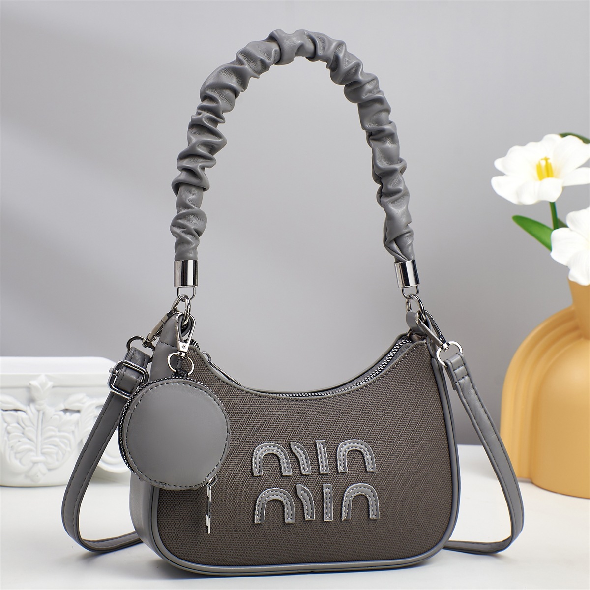 Bolso femenino de alta calidad práctico de gran capacidad para mujer bolso de bola de masa para mujer 2025 nuevo bolso de mensajero de un solo hombro