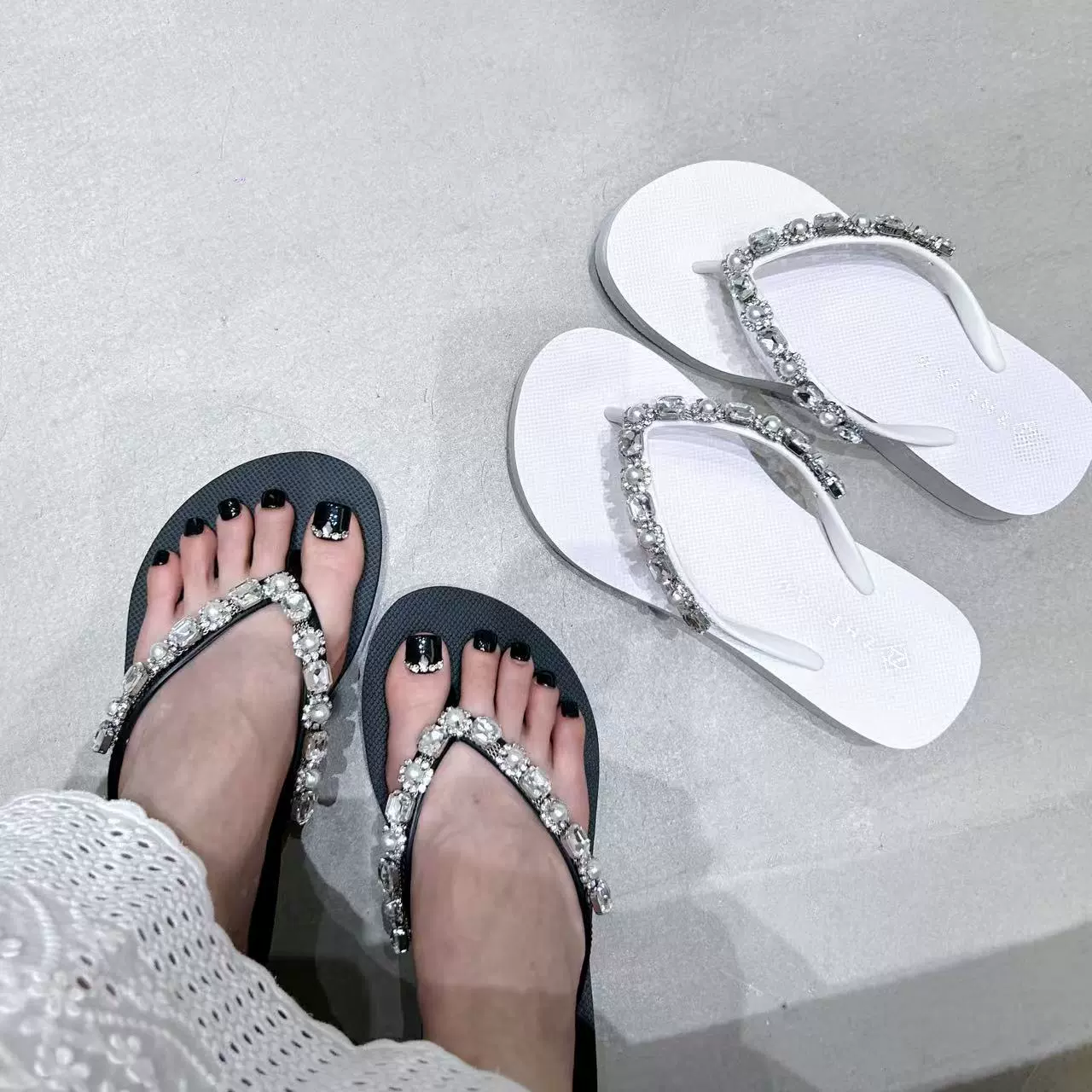 4.5cm Толстая подошва шлепанцы женская летняя одежда мода сплошной цвет стразы противоскользящие ножки для пляжного плавания повседневные тапочки