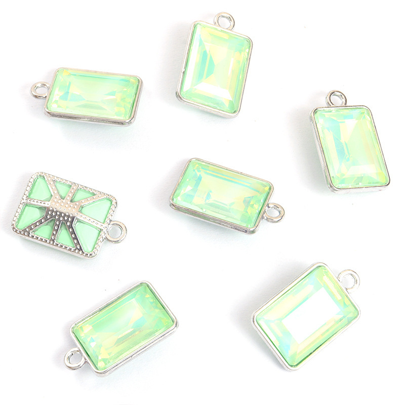 多色の輝く長方形の水晶ガラスのモカ色のペンダントのファッションDIYネックレスのイヤリングのアクセサリーの卸売り|undefined