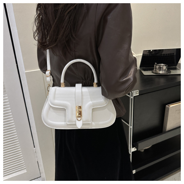 375g Weight Magnetic Buckle Closure Type Single Shoulder Strap Strap Type Square Bag Bags Type Casual, Shopping Occasion Pu Leather Material Solid Color Pattern All Seasons Season Women's Gender Vintage Style, Classic Style Style Square Shape Medium Size Women's Medium Pu Leather Solid Color Vintage Style Classic Style Magnetic Buckle Square Bag 14