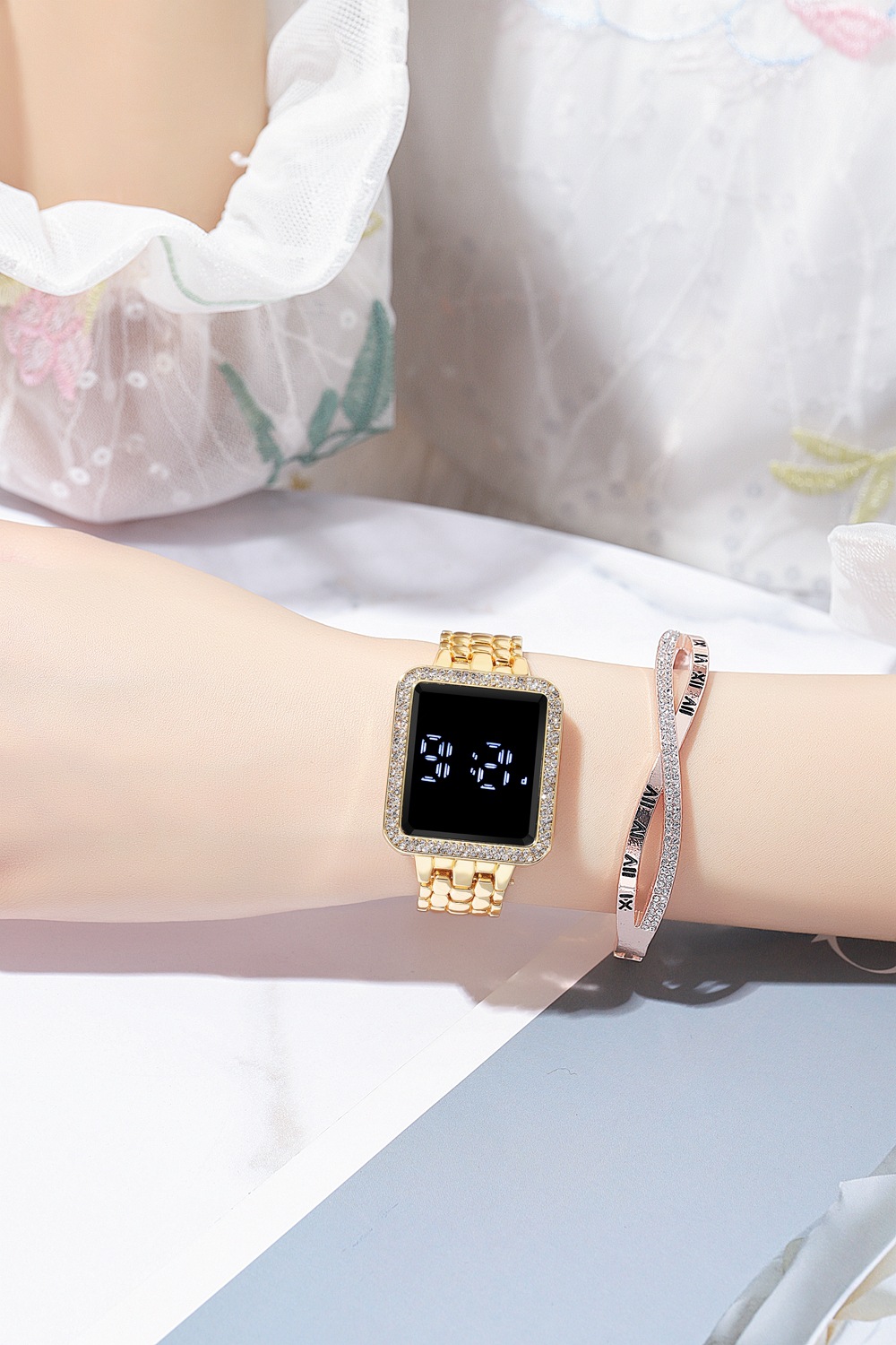 Neues trendiges LED-Display mit Touchscreen, vielseitige elektronische Damenuhr, luxuriöse Diamanteinlage, Ihre Uhr_voghion.com