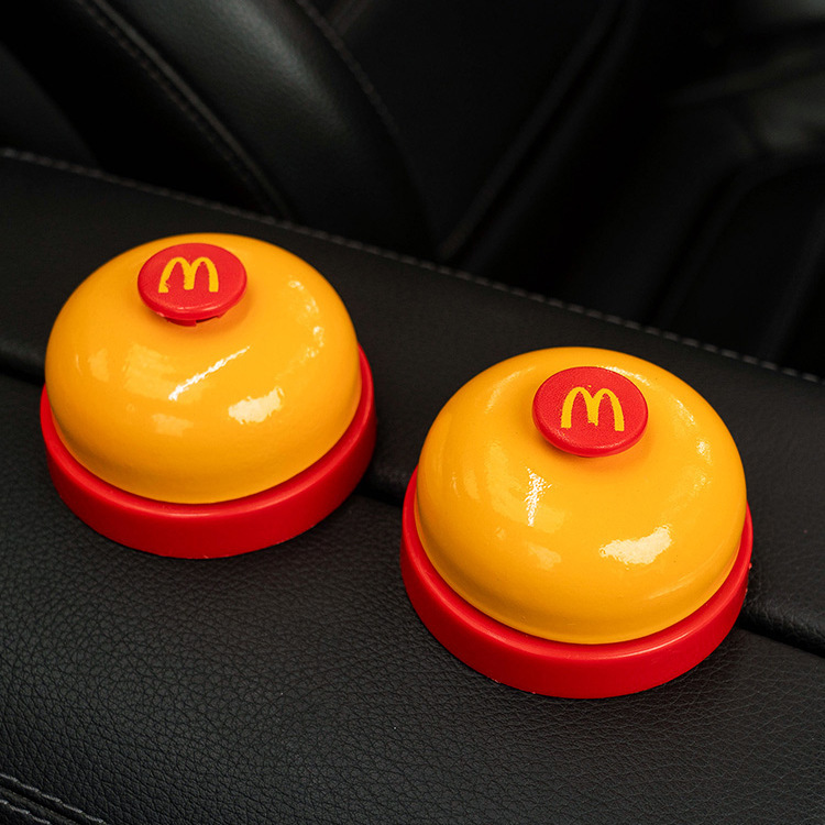 [Juego familiar de Año Nuevo] Presione la mano para llamar a la campana, decoración del automóvil de la casa, McDonald's toma la campana de comida, los niños juegan