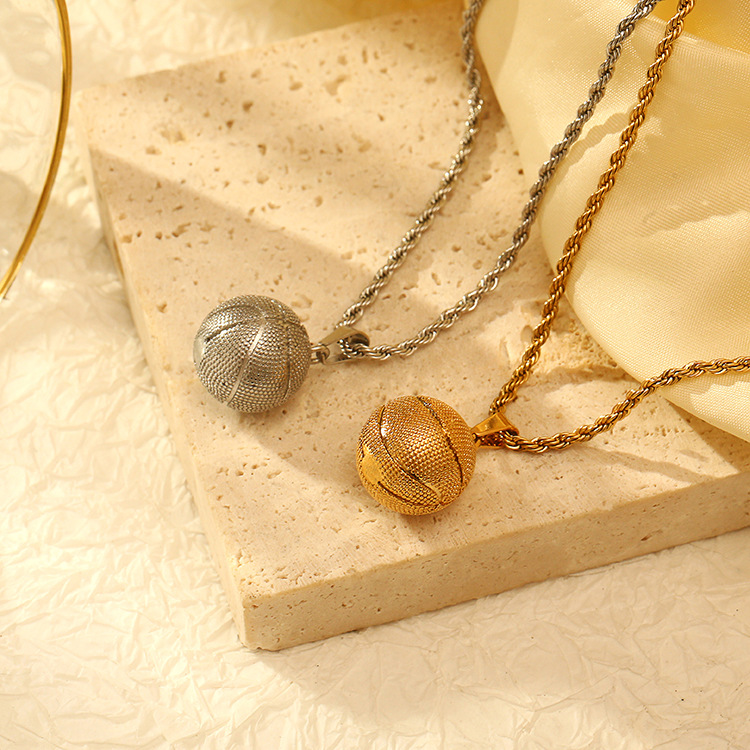 INS Moda transfronteriza europea y americana Collar colgante de bola azul de acero inoxidable Moda NBA Pareja Serie deportiva Collar al por mayor