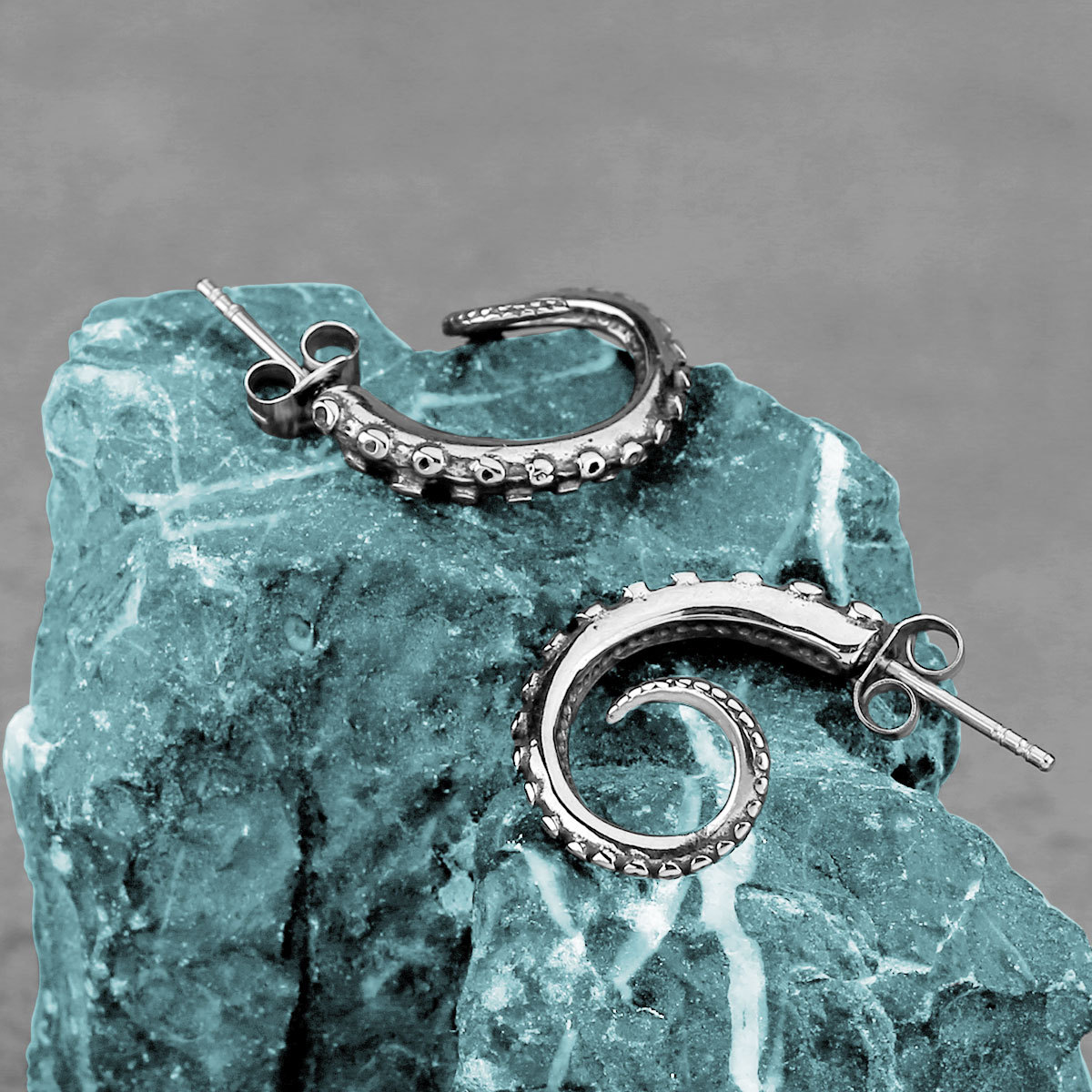 Cross-border explosions stainless steel earrings European and American octopus foot earrings retro punk men and women titanium steel ear jewelry wholesale