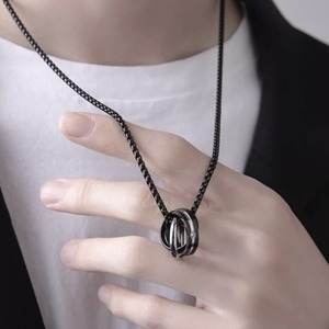 项链男款简约男挂饰男士潮牌百搭钛钢高级感配饰双环吊坠毛衣链