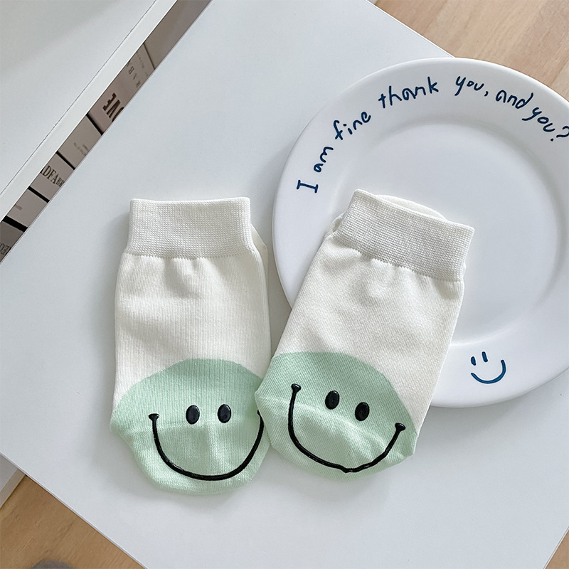 Calcetines de algodón sonrientes de talón para mujeres verano delgado silicona antideslizante medias sin hueso calcetines de mujer Zhuhai al por mayor