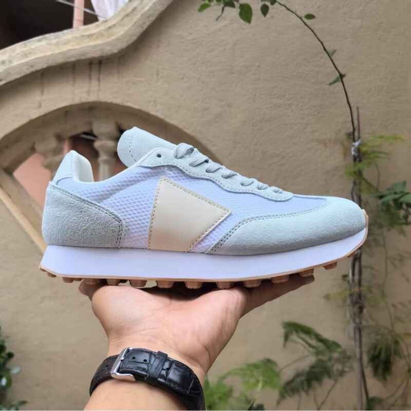 Women's Running Shoes Are Lightweight, Comfortable, Breathable, Wear-Resistant and Durable, Environmentally Friendly Materials, Fabric Upper, Leather Stitching