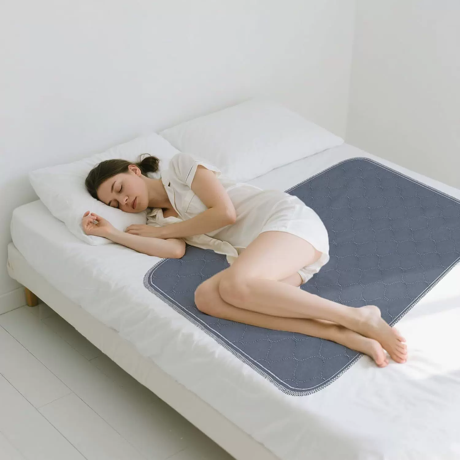 厂家定制亚马逊跨境货源老年人重复使用快吸隔尿垫可水洗透气成人