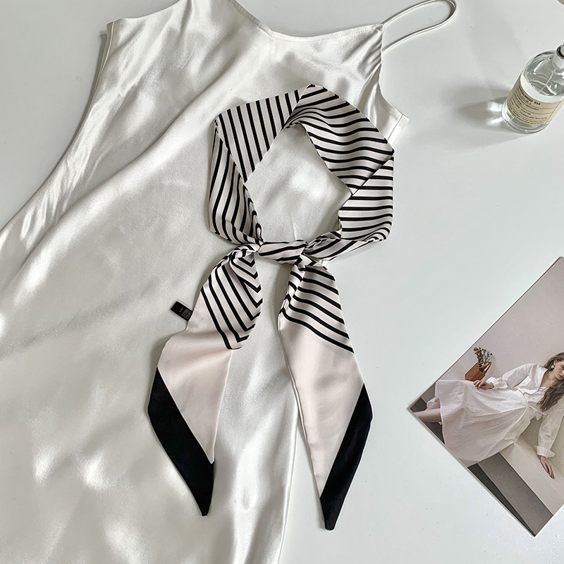 Rayas diagonales beige