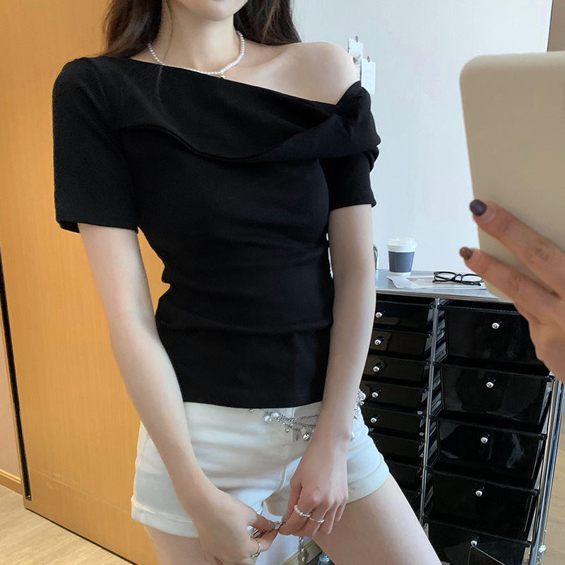 검은색
