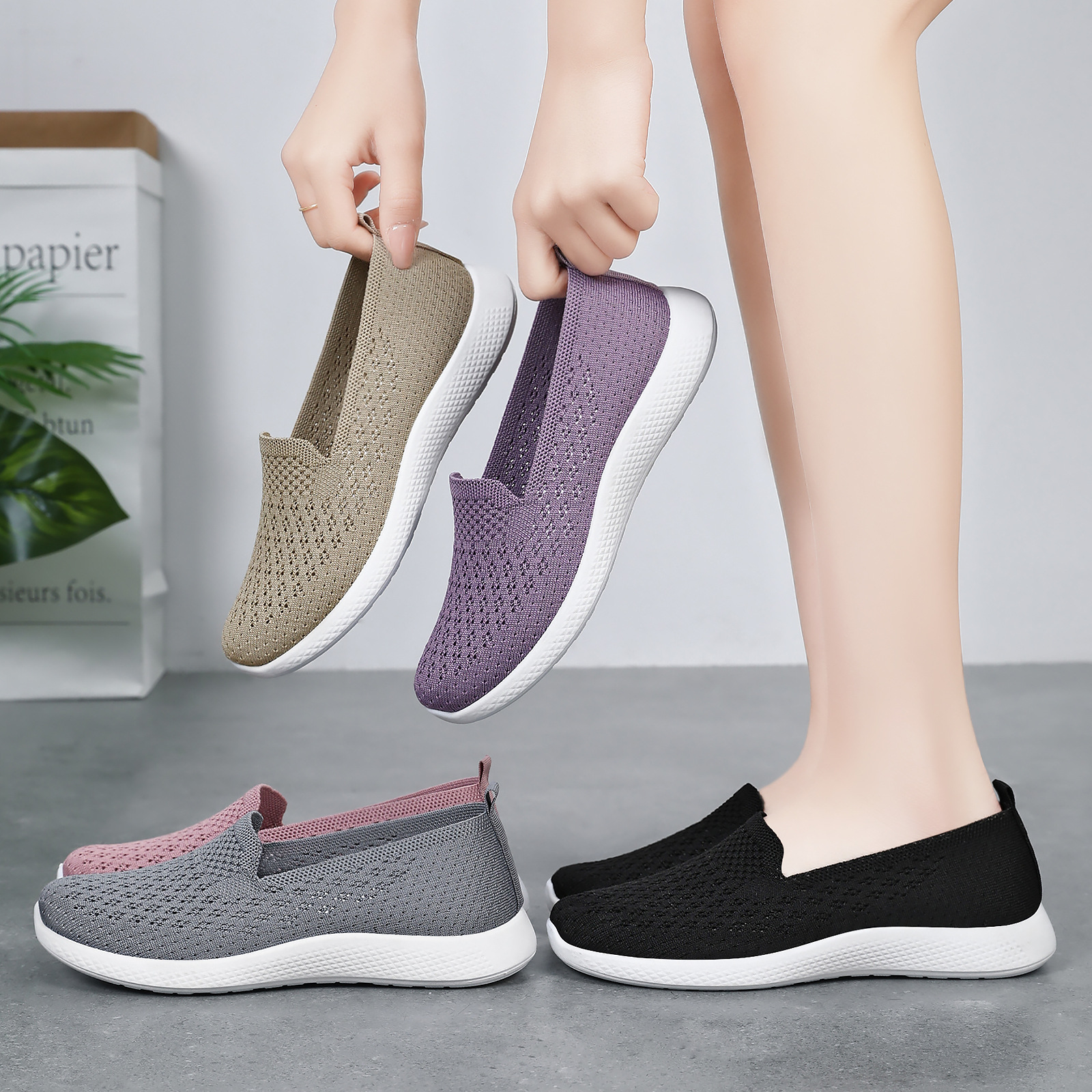 Zapatos de mujer de verano nuevos zapatos de tela plana un pedazo viejos zapatos de tela de Beijing zapatos de mamá zapatos superficiales zapatos