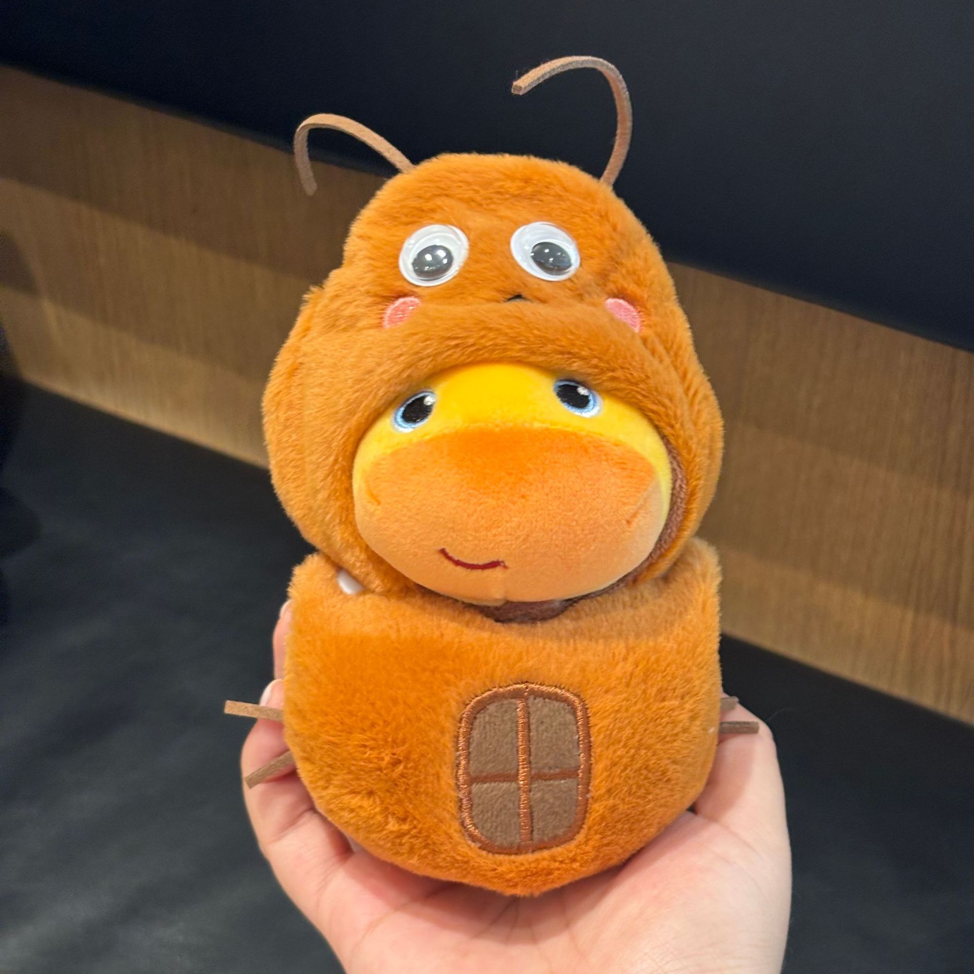 Sitting posture + cockroach set