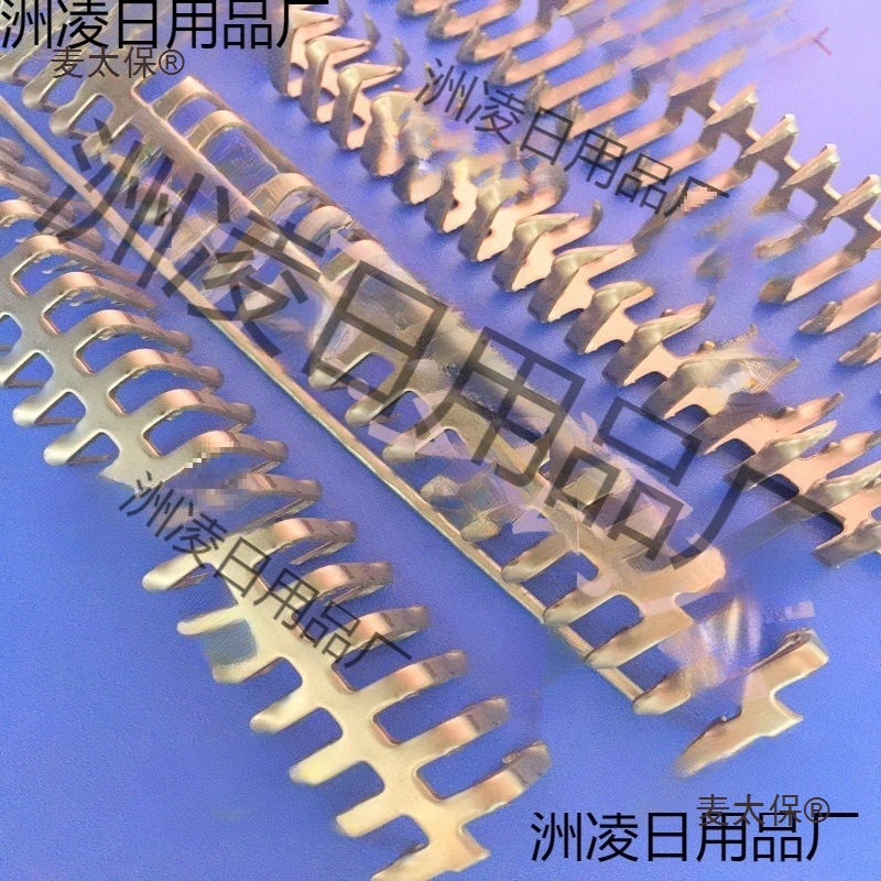 输送带接头扣配件零件打包台工人运输皮带夹传送带断裂维修麦太保