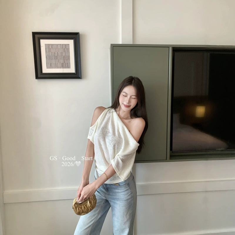 Gs.Good Start Is Super Popular! 2026 Korean-Style Casual Top with Rhinestone Print and Off-Shoulder Design
