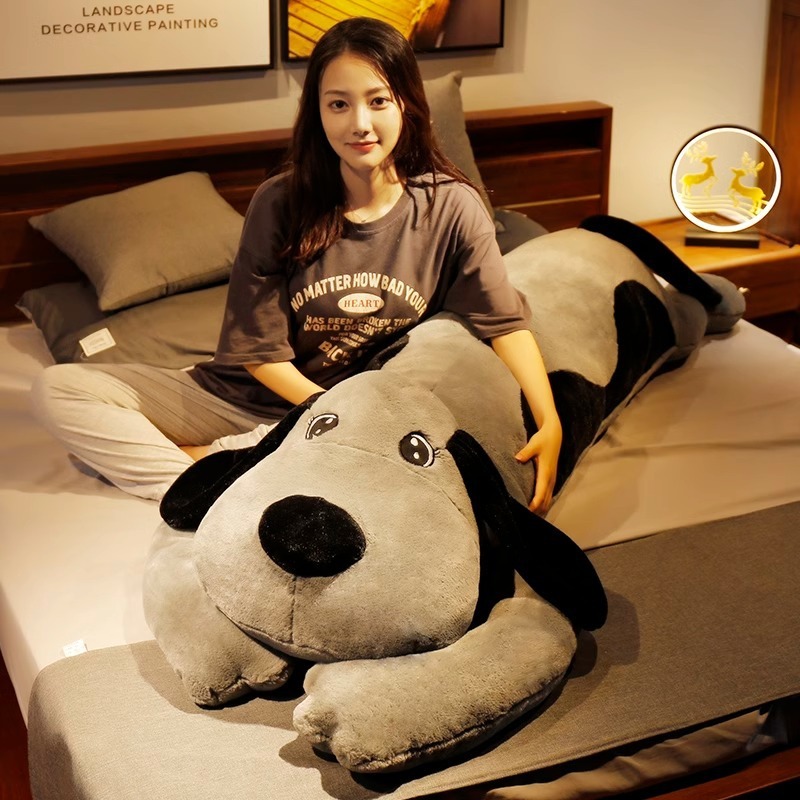 犬のぬいぐるみがうつぶせになります。|undefined