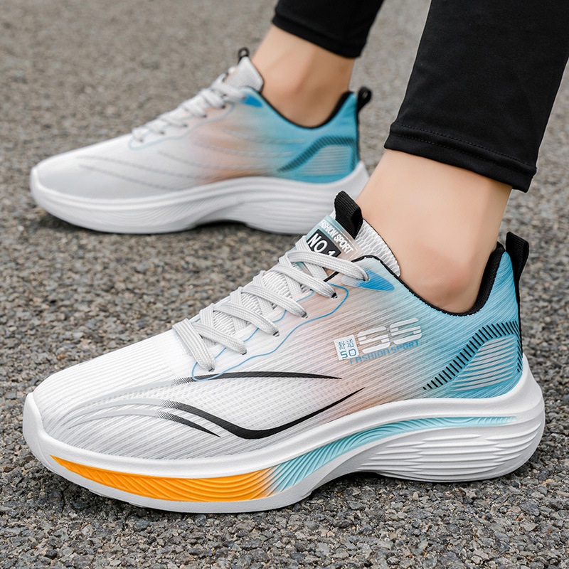 Zapatos de hombre primavera juvenil mesh transpirable flying sneakers suela suave estilo de moda personalidad delgada ultra suave anti-derrapante zapatos de moda