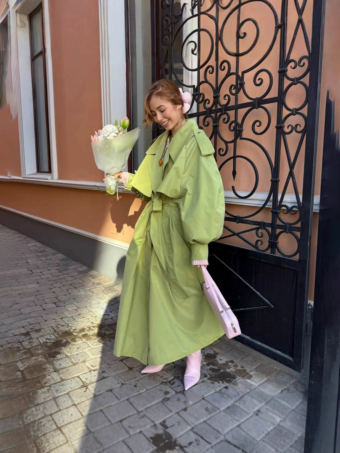 (Граница торговли), модная трендовая футболка-поддержка, осеннее trench coat, широкий палитра цветов, европейский стиль