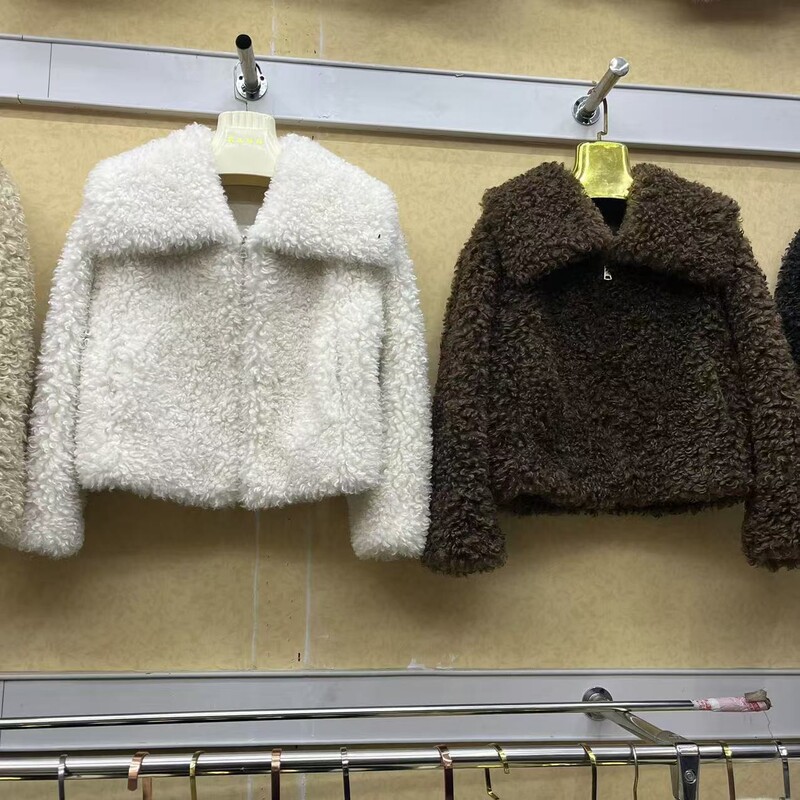 2026 New Style Lamb Wool Coat for Women, Winter Korean Style Lapel Imitation Wool Short Fur Integrated Warm Jacket