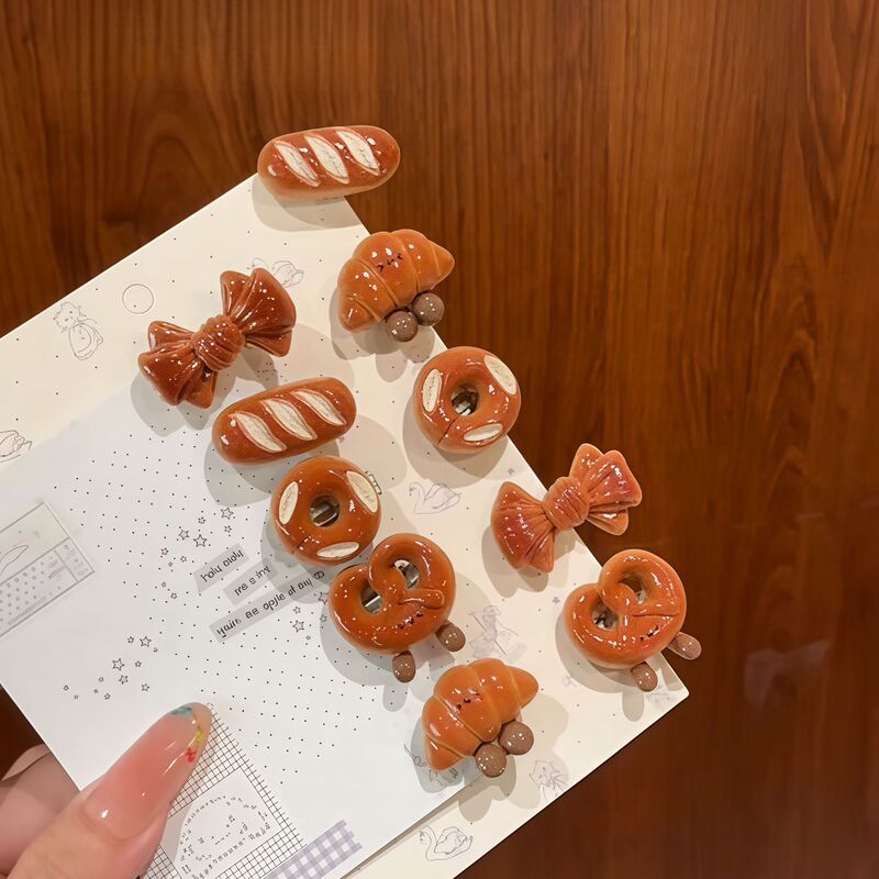 Simulated food-style alkaline bread mini hair clips for women, duckbill clips, hair accessories, gifts for students and friends