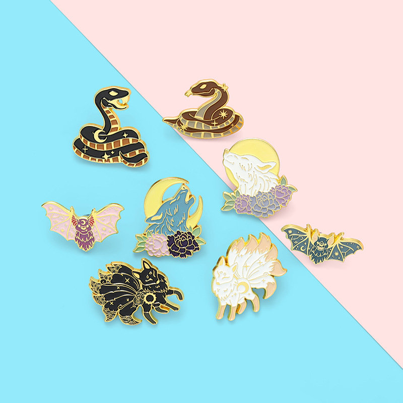 Alloy Material Halloween Festival Wolf, Snake, Bat Pattern Unisex Gender Casual Modern Style Pin Wolf Snake Bat Alloy Stoving Varnish Plating Unisex Brooches