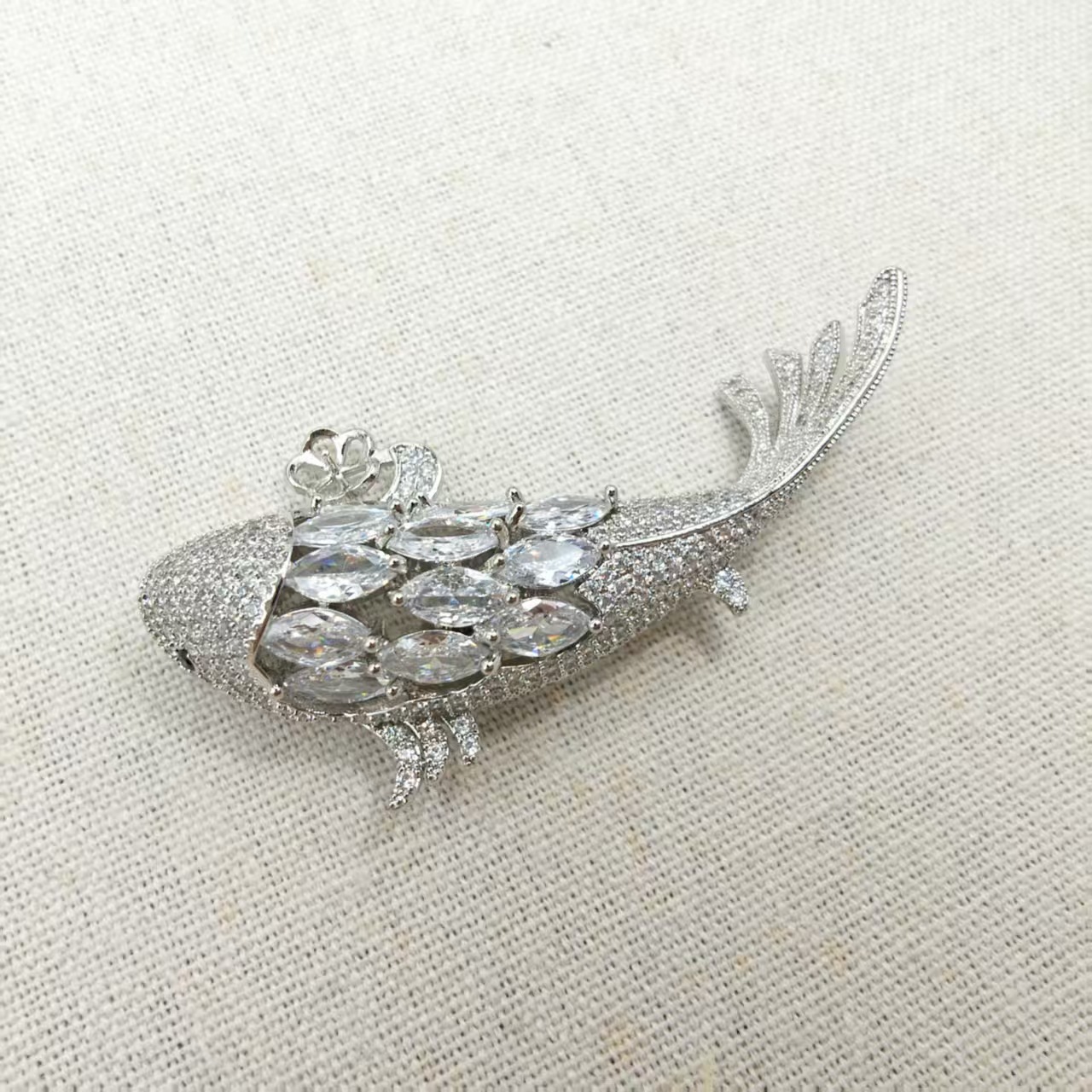 Broche DIY accesorios de cobre zircón mariposa broche de decoración broche de abrigo semiacabado