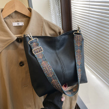 便宜跨境欧美新款时尚手提单肩女包斜挎大容量水桶包纯色时尚百搭