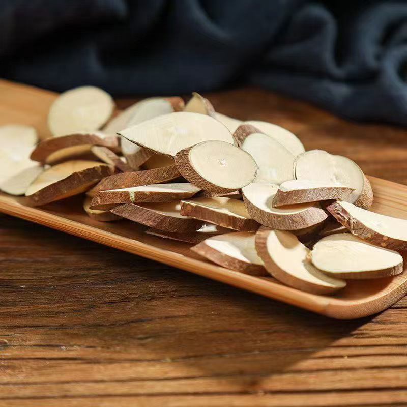 Sang Zhi Twig Pieces (Morus alba) — Dried Mulberry Twig for Herbal Tea & Soup in use