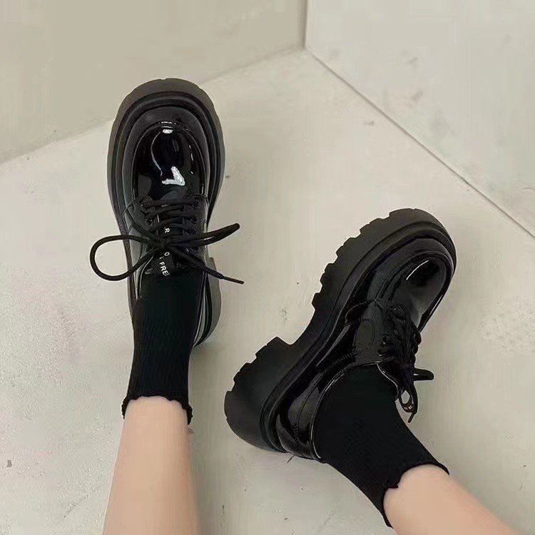 Zapatos de cuero pequeños mocasines de mujer 2024 primavera nueva plataforma de tacón grueso estilo británico blanco con cordones estudiante zapatos individuales del todo fósforo