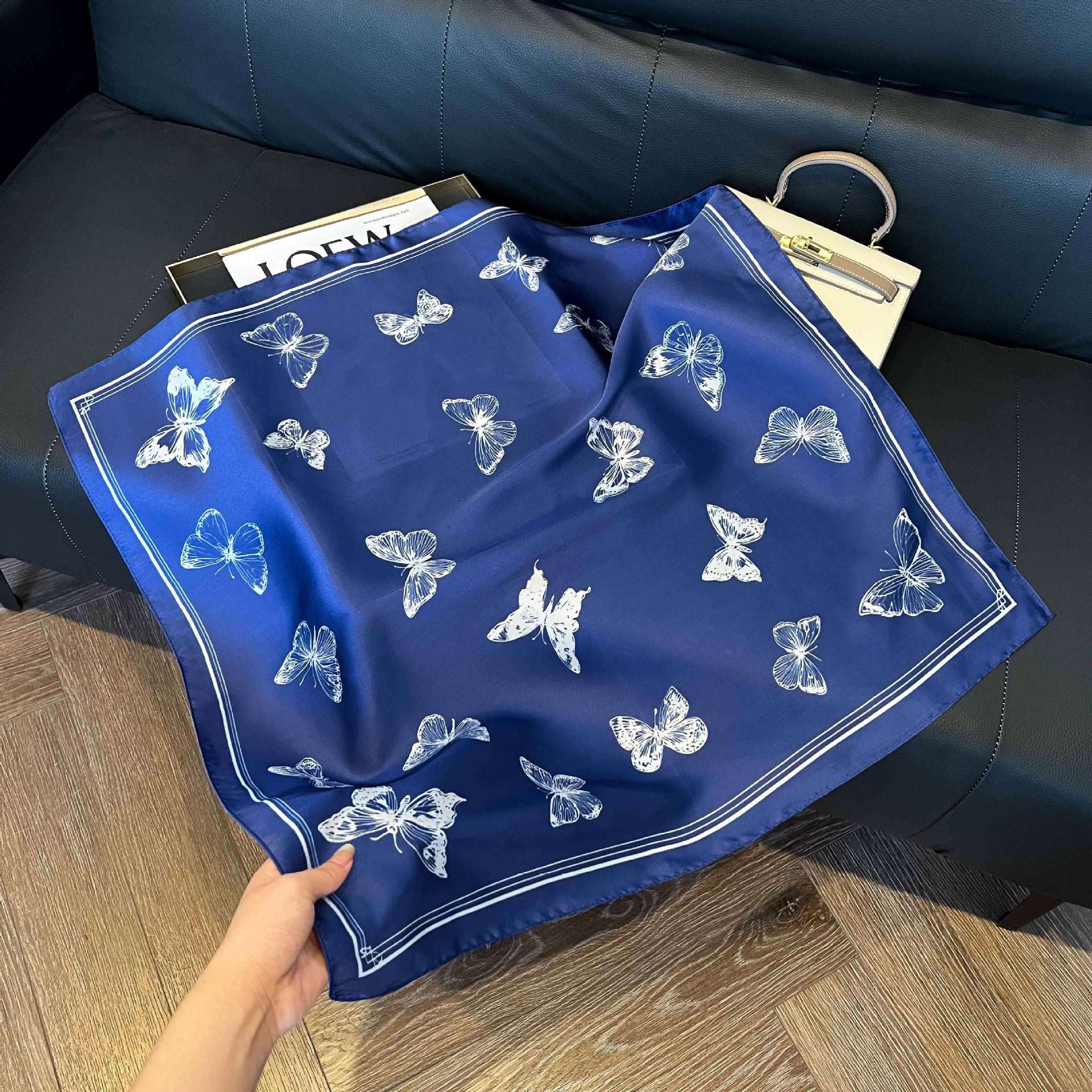 Transfronterizos nuevos bufandas de seda azul de alto nivel de seda cuadrada de simulación bufandas de moda de decoración de moda de combinación bolsa correa de pelo bufandas profesionales