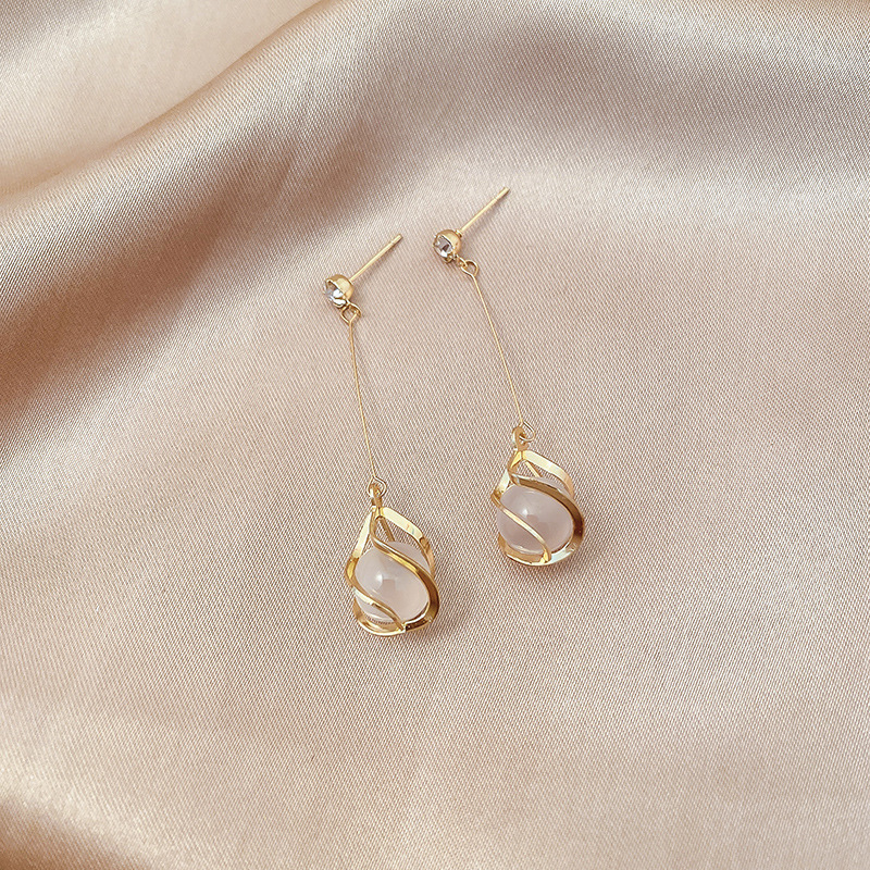 Pendientes de perlas, pendientes de estilo caliente, lujo ligero, pendientes simples de celebridades de Internet, accesorios de Yiwu, venta al por mayor