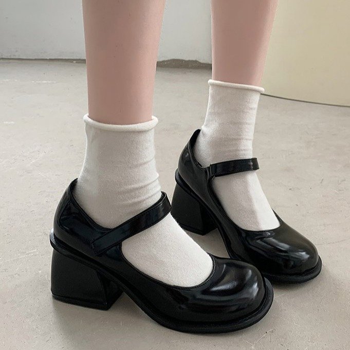 Negro retro tacón grueso tacones altos zapatos de cuero para mujeres 2023 primavera nuevo estilo francés vestido Mary Jane Zapatos de una sola capa