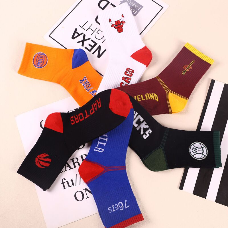 Spring and Summer new basketball socks men's NBA team logo sports towel socks European and American fashion mid-calf basketball socks men